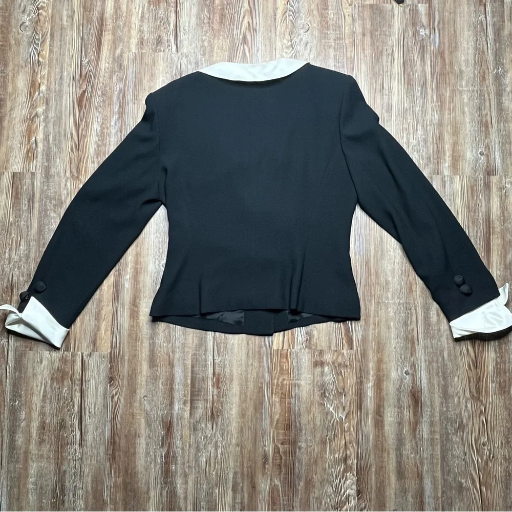 Womens Vintage Christian Dior Black Blazer w detachable White Cuffs and Collar.